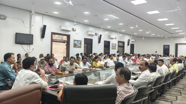 स्कूल खुलने से पहले सभी व्यवस्थाएं दुरुस्त करने के निर्देश, 50 प्रतिशत से कम रिजल्ट वाले स्कूलों पर कार्रवाई और शत-प्रतिशत परिणाम देने वाले प्राचार्यों का होगा सम्मान