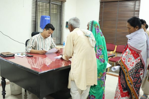 जनदर्शन में उमड़ी फरियादियों की भीड़! पेंशन रुकी, आवास नहीं मिला, अतिक्रमण से परेशान ग्रामीण पहुंचे कलेक्ट्रेट, प्रशासन ने दिए त्वरित कार्रवाई के निर्देश
