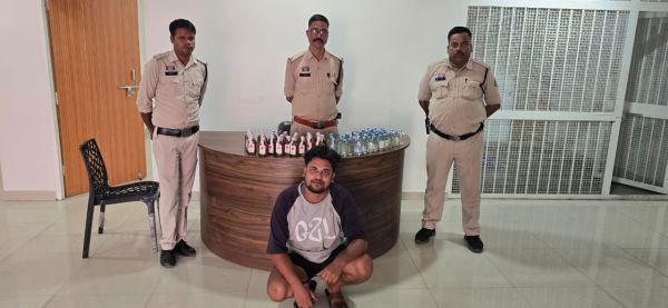 ऑपरेशन आघात के तहत रायगढ़ पुलिस की बड़ी कार्रवाई: तीन थाना क्षेत्रों में छापेमारी, 29.50 लीटर अवैध शराब के साथ तीन आरोपी गिरफ्तार, नकदी भी जब्त