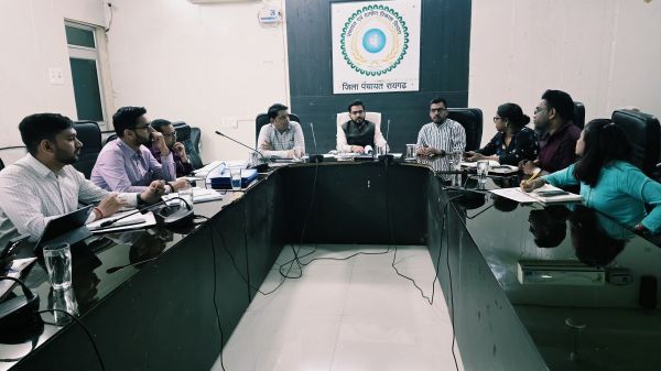 जिला पंचायत रायगढ़ में योजनाओं की प्रगति पर हुई उच्चस्तरीय विस्तृत समीक्षा बैठक, प्रधानमंत्री आवास से लेकर मनरेगा तक तेज़ी लाने के सख्त निर्देश