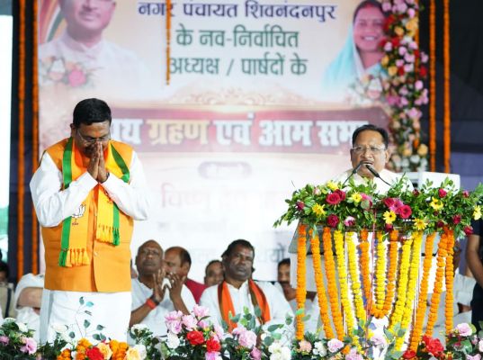 शपथ ग्रहण समारोह में शामिल हुए मुख्यमंत्री विष्णु देव साय, नवनिर्वाचित अध्यक्ष-पार्षदों को दिलाया विकास और जनसेवा का संकल्प