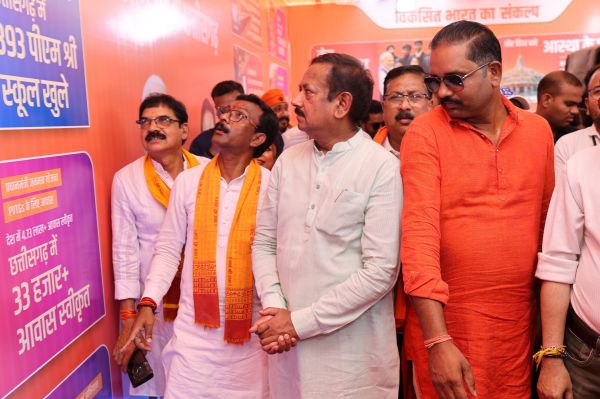 विश्व मंच पर भारत की बढ़ती वैश्विक प्रतिष्ठा और विकास यात्रा की झलक देखने उमड़े नागरिक, मोदी सरकार के 12 वर्षों की उपलब्धियों पर आधारित भव्य फोटो प्रदर्शनी का रायगढ़ में शुभारंभ