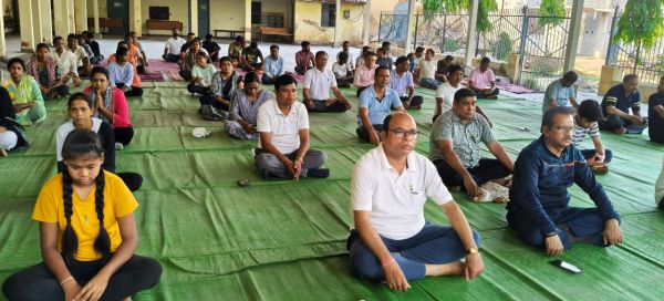 पुसौर में उत्साहपूर्वक मनाया गया अंतरराष्ट्रीय योग दिवस, सैकड़ों लोगों ने किया योगाभ्यास ,योग से गूंजा शासकीय बालक उच्चतर माध्यमिक विद्यालय परिसर