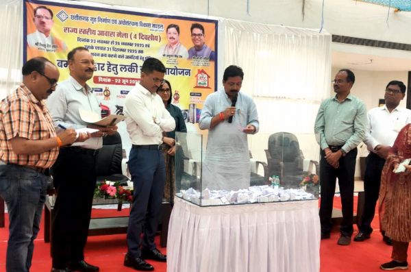 आवास मेला लक्की ड्रॉ में पूजा बरेठ की निकली किस्मत, जीती मारुति स्विफ्ट कार; 25 जून को होगा भव्य पुरस्कार वितरण समारोह