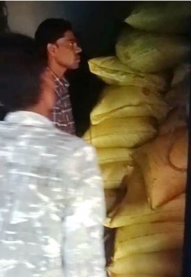 उर्वरकों की कालाबाजारी पर सरकार का सख्त प्रहार: बेमेतरा में 275 बोरी यूरिया जब्त, किसानों के हितों से खिलवाड़ करने वालों को चेतावनी