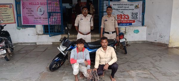 खेतों में केबल वायर चोरी का खुलासा: पुसौर पुलिस ने दो शातिर चोर दबोचे, तांबे का तार और बाइक जब्त