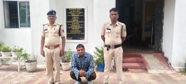 ऑपरेशन क्लीन हंट की बड़ी कामयाबी : फर्जी 10वीं की अंकसूची से डाकपाल की नौकरी दिलाने वाला मास्टरमाइंड कोरबा से गिरफ्तार, लाखों की ठगी का खुलासा