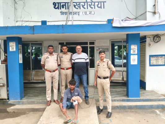 24 घंटे में शिकंजा: युवती से दुष्कर्म के आरोपी को रायगढ़ पुलिस ने दबोचा, वारदात में इस्तेमाल बाइक समेत सामान जब्त, जेल भेजा