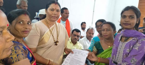 लंबे समय से लंबित मांगों को लेकर आंगनबाड़ी सहायिकाओं ने विधायक गोमती साय से की मुलाकात, शासन तक आवाज पहुंचाने का किया आग्रह