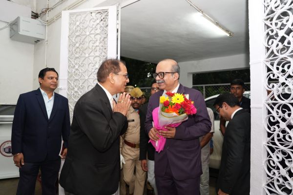 रायगढ़ दौरे पर हाईकोर्ट के जस्टिस सचिन सिंह राजपूत का वार्षिक निरीक्षण, न्यायालयों की कार्यप्रणाली परखी और जिला जेल में बंदियों के साथ बैठकर स्वयं किया भोजन, दिए बेहतर न्यायिक व्यवस्था व मानवीय सुविधाओं के निर्देश