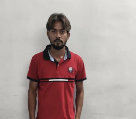 शराब के लिए पैसे मांगकर गैरेज संचालक पर जानलेवा हमला करने वाला फरार आरोपी गिरफ्तार, &lsquo;ऑपरेशन क्लीन हंट&rsquo; के तहत खरसिया पुलिस की बड़ी कार्रवाई