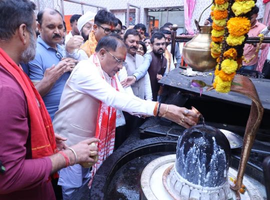 गुरु पूर्णिमा पर सत्यनारायण बाबा धाम पहुंचे मुख्यमंत्री विष्णु देव साय, भोलेनाथ की पूजा कर प्रदेशवासियों के सुख-समृद्धि की कामना की