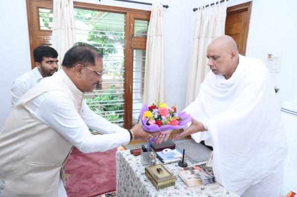 गुरु पूर्णिमा पर बनोरा अघोर गुरु पीठ पहुंचे सीएम विष्णु देव साय, बाबा प्रियदर्शी राम से लिया आशीर्वाद, कैलाशपति धाम में किया जलाभिषेक