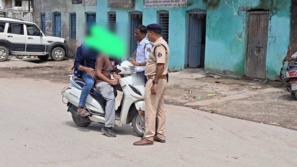 रायगढ़ में ट्रैफिक पुलिस का विशेष अभियान, 16 नाबालिग वाहन चालकों पर कार्रवाई, अभिभावकों को दी चेतावनी