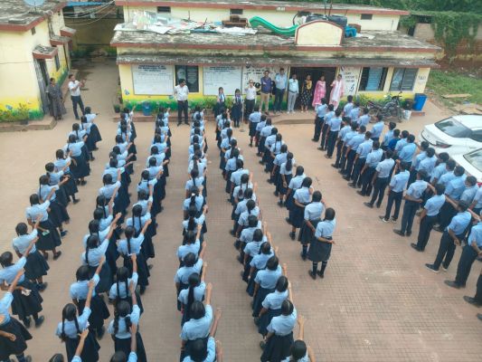 पुसौर के सभी स्कूलों में गूंजा नशा मुक्ति का संकल्प, छात्रों ने विकसित भारत निर्माण की ली शपथ