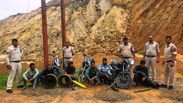 24 घंटे में चोरी का खुलासा: SECL धरमखदान में ट्रांसफार्मर-कैबल चोरी करने वाली पूरी गैंग गिरफ्तार, 6 आरोपी दबोचे; ₹3 लाख का मशरूका बरामद