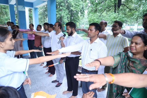 तिरंगा प्रतिज्ञा से गूंजा कमला नेहरू पार्क, बच्चों ने लिया राष्ट्रभक्ति और राष्ट्रीय एकता का संकल्प ,वंदे मातरम&rsquo; थीम पर 17 अगस्त तक होंगे जिले में विविध आयोजन