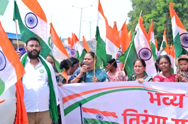 तिरंगे के रंग में रंगा पत्थलगांव, फुलेता चौक से बीटीआई चौक तक गूंजा राष्ट्रभक्ति का जयघोष, विधायक गोमती साय के साथ उमड़ा जनसैलाब