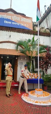 15 अगस्त पर रायगढ़ पुलिस में देशभक्ति का उत्साह, जिला पुलिस कार्यालय से थाना-चौकियों तक शान से लहराया तिरंगा