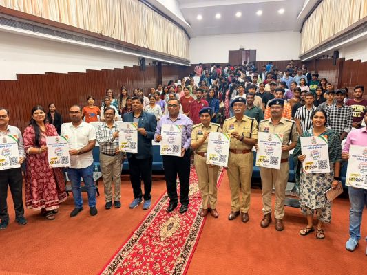विद्यार्थियों ने लिया साइबर सुरक्षा का संकल्प, स्कूल-कॉलेजों में पहुंचा रायगढ़ पुलिस का &ldquo;साइबर जागृति अभियान&rdquo;; OTP, PIN से लेकर अनजान लिंक और डिजिटल गिरफ्तारी तक साइबर ठगी के हर खतरे से बचने के बताए तरीके