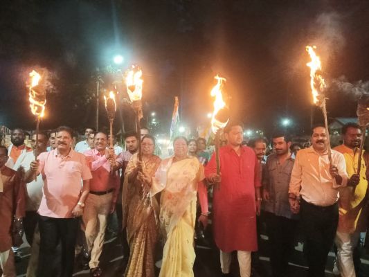 वन्दे मातरम् के कथित अपमान के विरोध में जशपुर में भाजपा की मशाल रैली, कांग्रेस के खिलाफ जमकर गरजे भाजपाई