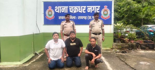 &lsquo;ऑपरेशन क्लीन हंट&rsquo; में रायगढ़ पुलिस की बड़ी सफलता: आईपीएल 2026 में ऑनलाइन क्रिकेट सट्टा चलाने वाला मुख्य खाईवाल सानू बेरीवाल दो साथियों समेत गिरफ्तार, 04 मोबाइल जब्त