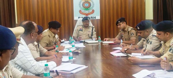 आईजी राम गोपाल गर्ग ने किया रायगढ़ पुलिस का वार्षिक निरीक्षण, पुलिसिंग में पारदर्शिता और डिजिटल तकनीक के प्रभावी उपयोग पर जोर