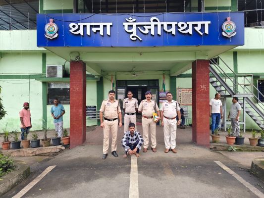 साप्ताहिक बाजार में शराब के नशे में तीन लोगों पर ब्लेड से हमला, पूंजीपथरा पुलिस ने आरोपी सुभाष पन्ना को दबोचा; वारदात में प्रयुक्त ब्लेड बरामद, हत्या के प्रयास की धाराओं में केस दर्ज कर भेजा जेल