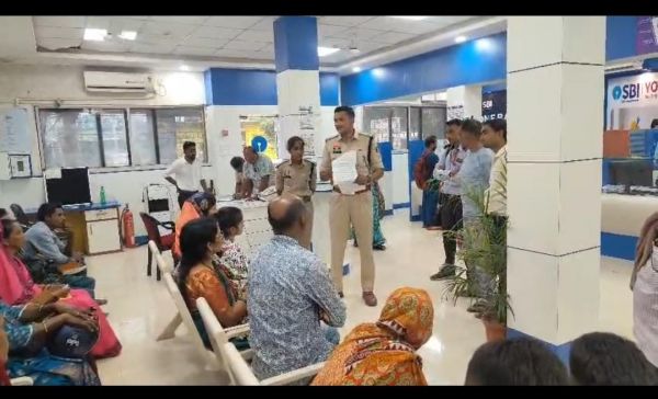 एक गलती और खाली हो सकता है बैंक खाता, रायगढ़ पुलिस ने समझाई साइबर ठगी की पूरी कहानी; 500 नागरिकों-विद्यार्थियों को किया जागरूक