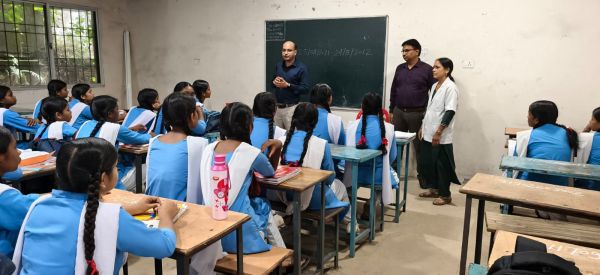 जिले के स्कूलों में एचपीवी टीकाकरण महाअभियान तेज, बालिकाओं को मिल रहा सर्वाइकल कैंसर से बचाव का सुरक्षा कवच