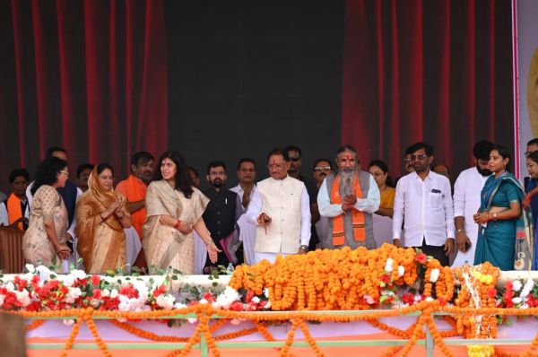राखी के धागे में विश्वास अपार, बहनों के साथ विष्णु भैया की सरकार,महतारी वंदन योजना से जिले की 2 लाख 94 हजार से अधिक महिलाओं को मिली रक्षाबंधन की सौगात
