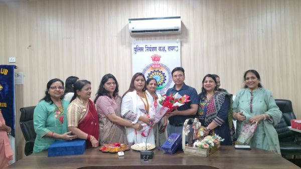 &ldquo;एक शाम राखी के नाम&rdquo; में दिखा भाई-बहन के रिश्ते का अनोखा रंग, पुलिसकर्मियों को राखी बांध बहनों ने जताया विश्वास, एसएसपी शशि मोहन सिंह बोले&mdash;महिलाओं और बच्चों की सुरक्षा सर्वोच्च प्राथमिकता