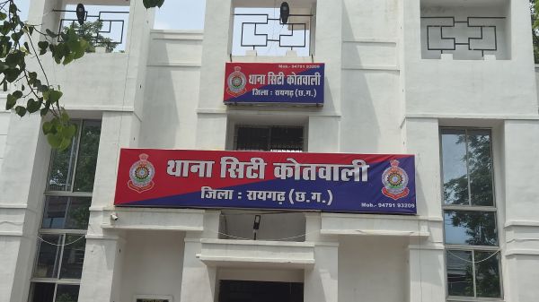 पानी के छींटे से शुरू हुआ विवाद, पिस्टलनुमा हथियार से दो बार फायरिंग; एयरगन निकली तो भी पुलिस ने दर्ज किया हत्या के प्रयास का केस, आरोपी फरार