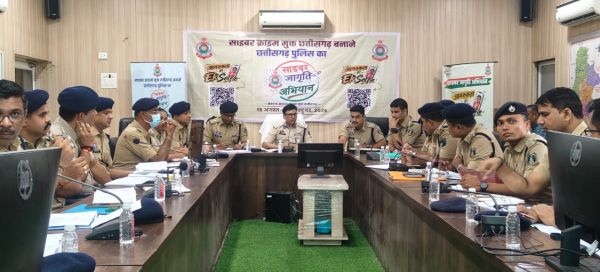 रायगढ़ पुलिस की अपराध समीक्षा बैठक में एसएसपी का दो टूक संदेश&mdash;लंबित अपराधों का शीघ्र करें निराकरण, अपहरण मामलों में बड़े स्तर पर अभियान चलाएं, लापरवाही बरतने वालों पर होगी कार्रवाई