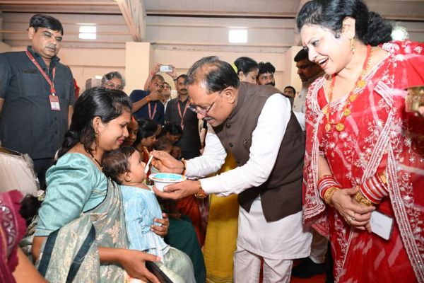 मायके की याद, भाई का स्नेह और छत्तीसगढ़ी संस्कृति का रंग&mdash;मुख्यमंत्री निवास में तीजा-पोरा पर दिखा अनोखा नजारा, मातृशक्ति ने जमकर मनाया उत्सव