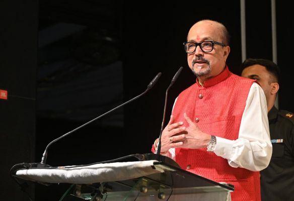 राज्यपाल श्री रमेन डेका ने भगवान गणेश की पूजा-अर्चना और दीप प्रज्ज्वलित कर किया 41वें चक्रधर समारोह का शुभारंभ