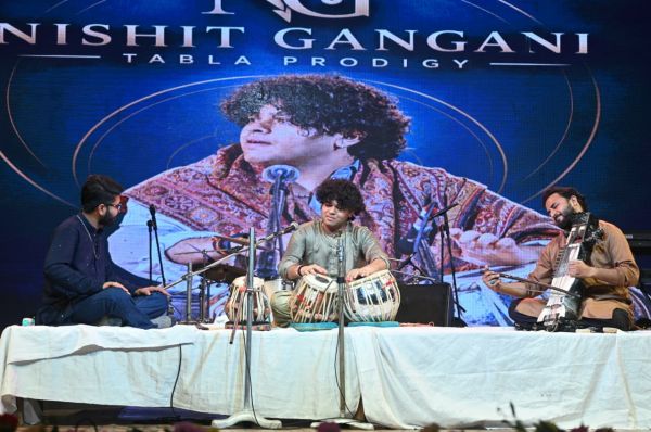 चक्रधर समारोह में तबले की थाप और सारंगी के सुरों का अद्भुत संगम, निशित गंगानी और मुदस्सिर खान की जुगलबंदी ने बांधा समां