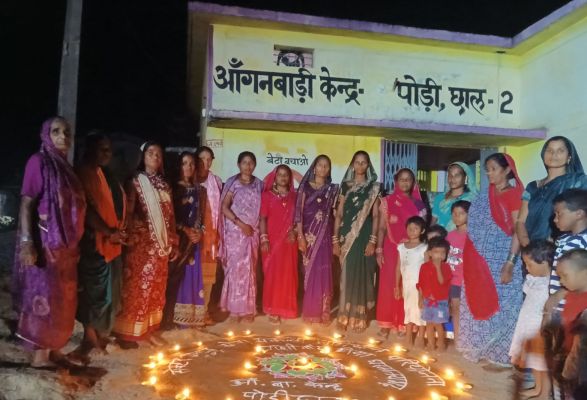 &lsquo;आशीर्वाद के दीयों&rsquo; से जगमगाया रायगढ़, 2700 से अधिक आंगनबाड़ी केंद्रों में एक साथ रोशन हुए 33 हजार से ज्यादा दीप, सेवा संकल्प अभियान के तहत जनभागीदारी ने दिया सुशासन और जनकल्याण का संदेश