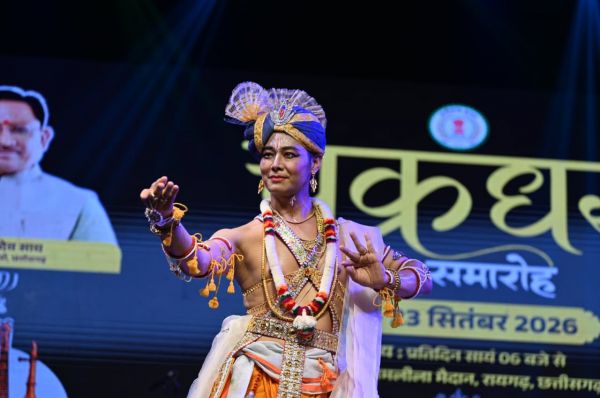 चक्रधर समारोह की पांचवीं सांस्कृतिक संध्या में डॉ. मंजू ईलांग्बाम की मणिपुरी नृत्य प्रस्तुति ने बांधा समां, भाव, लय और शास्त्रीय नृत्य की मनोहारी अभिव्यक्ति से मंत्रमुग्ध हुए दर्शक