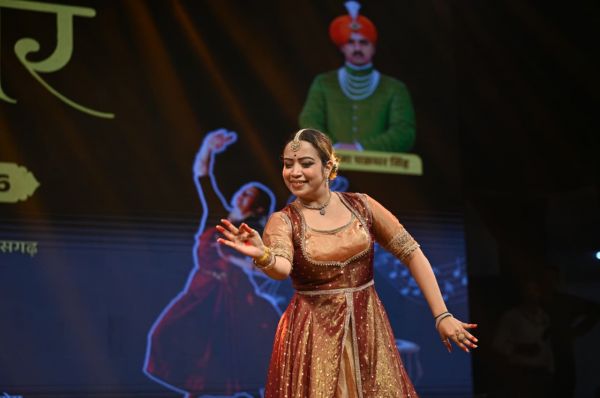 पदसंचालन की खूबसूरती, लयकारी की चमक और भावों की सहज अभिव्यक्ति से सजी शाम, डॉ. खुशबू पांचाल के कथक पर झूमे दर्शक