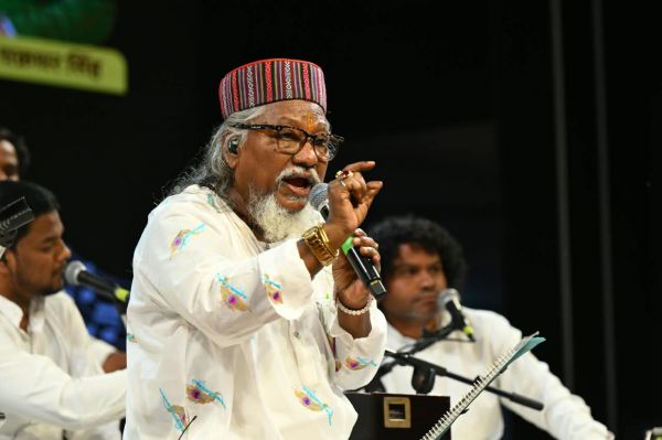 सूफी संगीत की मिठास, कबीर वाणी की गहराई और भक्ति गीतों की स्वर लहरियों से गूंजा चक्रधर समारोह, पद्मश्री भारती बंधु की प्रस्तुति पर झूमे श्रोता
