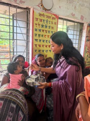मातृ एवं शिशु स्वास्थ्य को लेकर कलेक्टर की आत्मीय पहल, सुपोषण चौपाल में गर्भवती महिलाओं को बांटी सुपोषण किट और बच्चों का कराया अन्नप्राशन