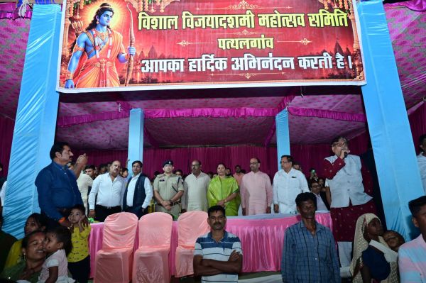 पत्थलगांव में धूमधाम से हुआ रावण दहन, विधायक गोमती साय ने की भगवान श्रीराम की पूजा-अर्चना, सत्य और धर्म के मार्ग पर चलने का दिया संदेश
