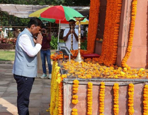 छत्तीसगढ़ की शांति और सुरक्षा के लिए वीर जवानों का बलिदान अविस्मरणीय, वन मंत्री केदार कश्यप ने अमर शहीद वाटिका में अर्पित की श्रद्धांजलि