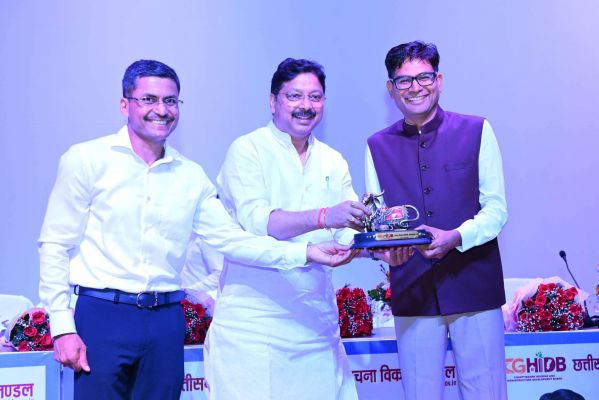 मुख्यमंत्री विष्णुदेव साय के नेतृत्व में हाउसिंग बोर्ड को आत्मनिर्भर और बहुआयामी संस्था बनाने की पहल, विकसित छत्तीसगढ़ 2047 के लक्ष्य में निभाएगा अहम भूमिका : ओ.पी. चौधरी
