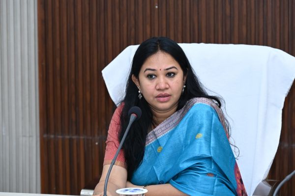 राज्योत्सव की तैयारियों को लेकर कलेक्टर पद्मिनी भोई साहू सख्त, उत्साह और गरिमा के साथ आयोजन कराने अधिकारियों को सौंपी जिम्मेदारी