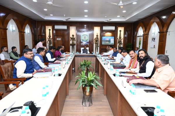 सीएम विष्णुदेव साय की कैबिनेट के 19 बड़े फैसले: 15 नवंबर से 3100 रुपये क्विंटल में होगी धान खरीदी, बिजली बिल में राहत जारी, कर्मचारियों को कैशलेस इलाज की सौगात