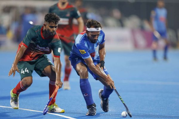  शाहरुख और आशीष पूर्ति के 2-2 गोल से चमकी संस्कारधानी स्ट्राइकर्स, राजधानी रॉयल्स को 4-2 से हराकर दर्ज की पहली जीत