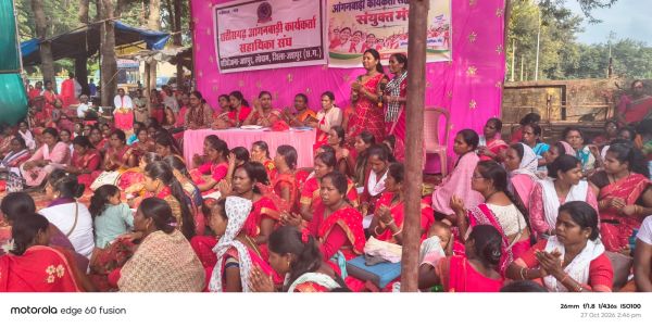 जशपुर में आंगनबाड़ी कार्यकर्ता-सहायिकाओं ने भरी हुंकार, 5 सूत्रीय मांगों को लेकर रणजीता स्टेडियम चौक से कलेक्ट्रेट तक निकाली रैली