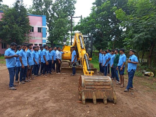 बस्तर में बदलेगी युवाओं की जिंदगी, कौशल प्रशिक्षण से आत्मनिर्भरता की नई राह पर बढ़ रहे पुनर्वासित युवा, 2,323 को मिला हुनर सीखने का अवसर